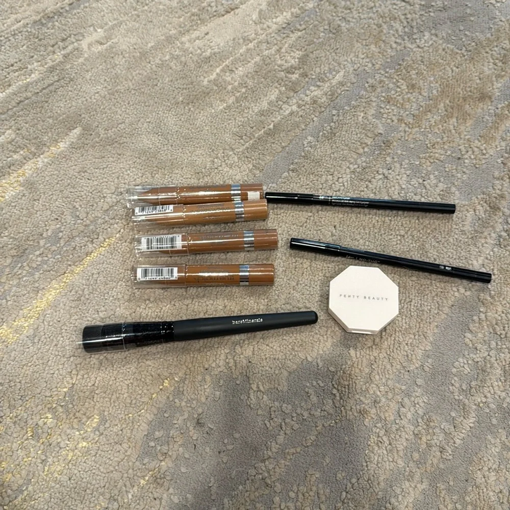 Lot of 4 L’Oreal True match Super Blendable Crayon Concealer 3 N6-7-8 , 1 W6-7-8